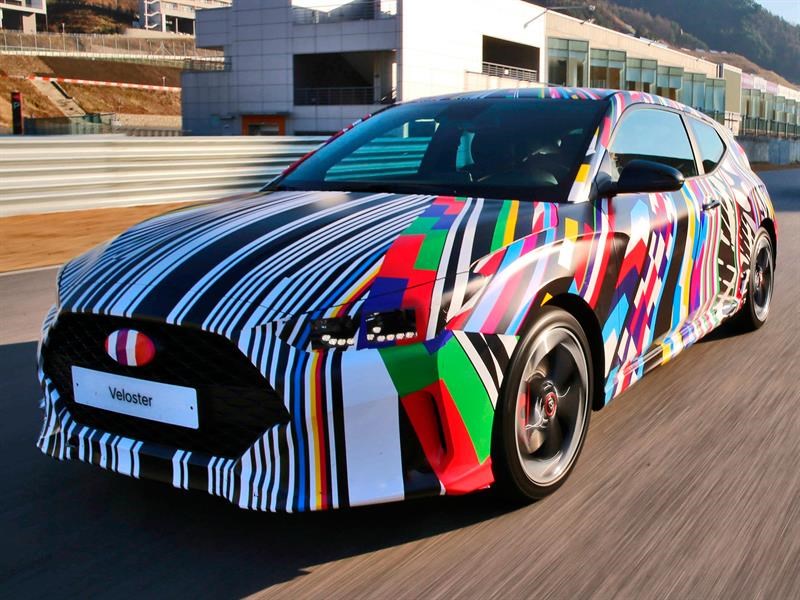 Hyundai viste de camouflage al Veloster 2019