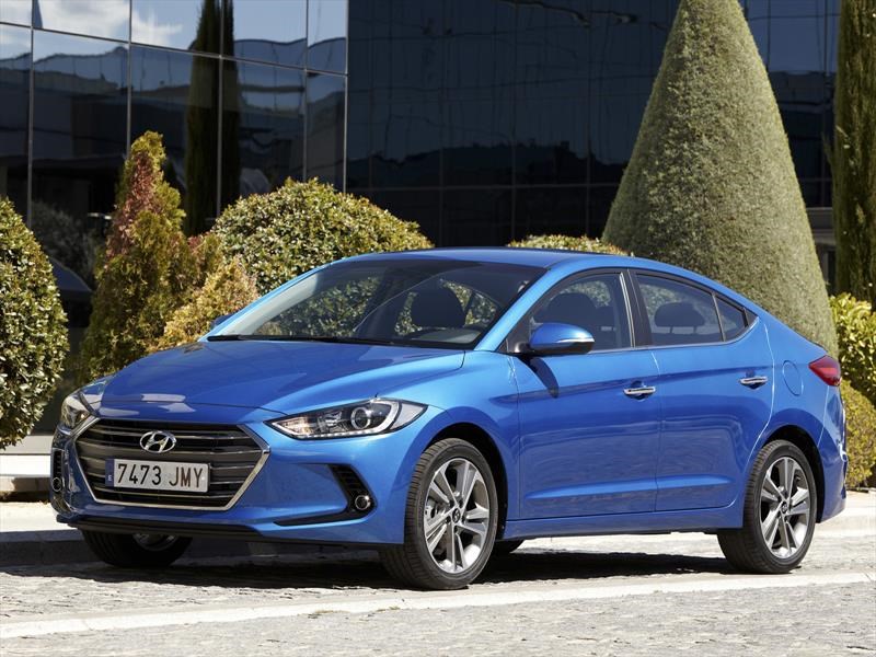 Hyundai Elantra, un sedán premiado por su diseño