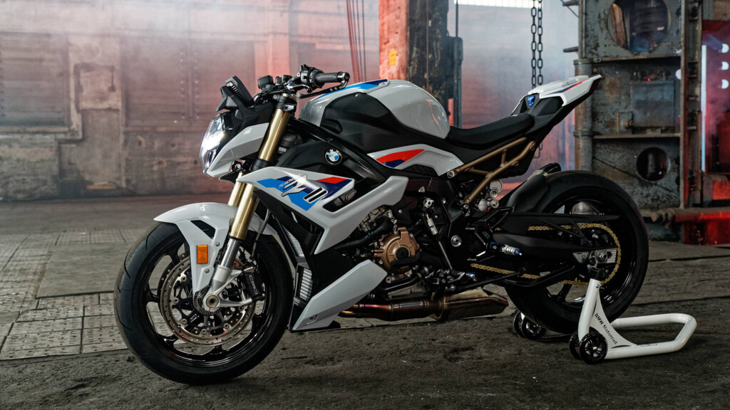 Bmw m 1000 r