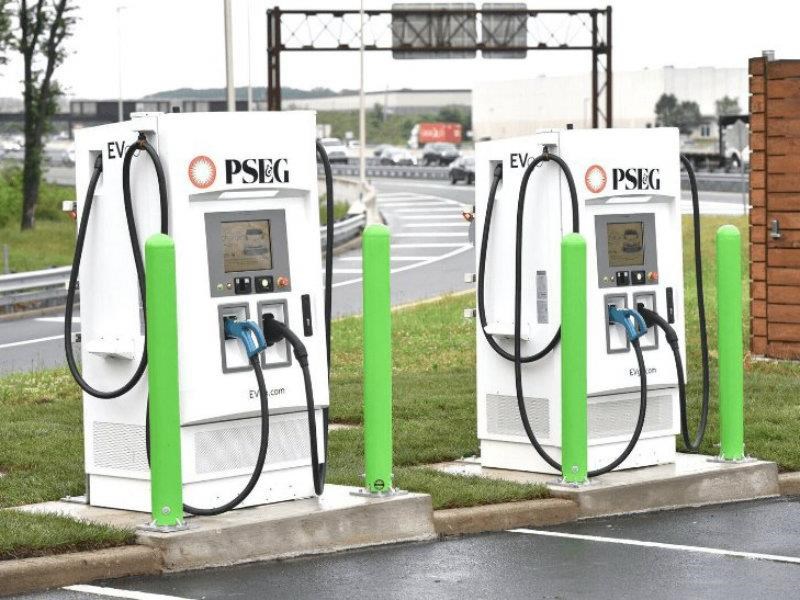 Las 10 ciudades de Estados Unidos con más estaciones de carga rápida para vehículos eléctricos