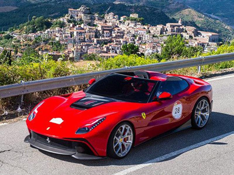 La primera Ferrari F12 convertible es una pieza única