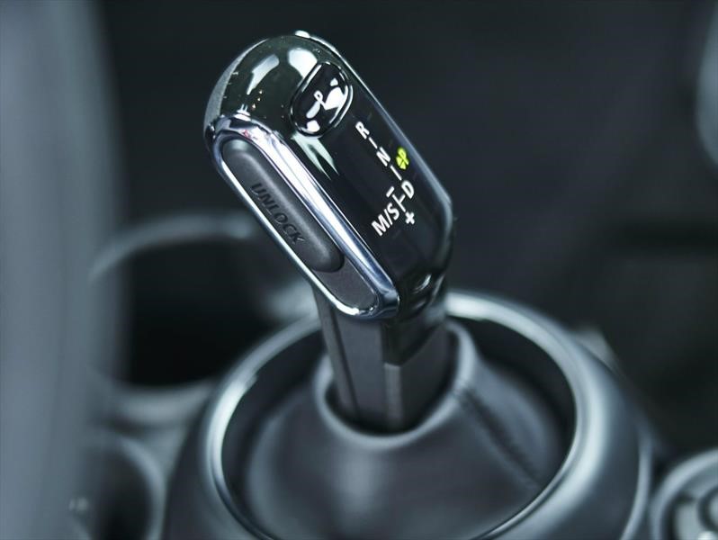 MINI estrena una nueva transmisión de doble embrague