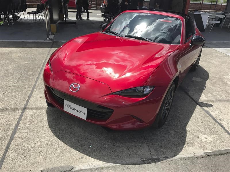 Mazda MX-5 RF 2017, armonía y emoción al conducir