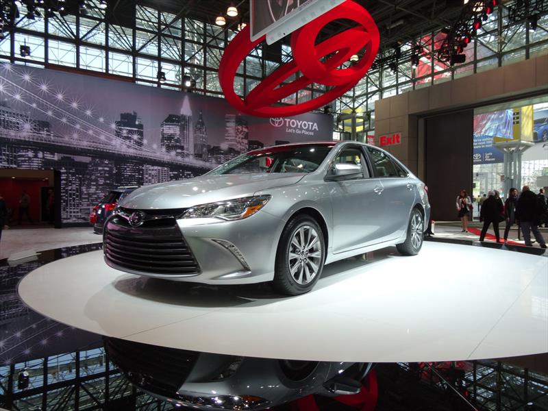 Toyota Camry 2015 se presenta