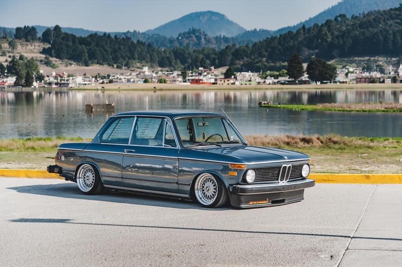 BMW 2002, el auto que convirtió la conducción en placer
