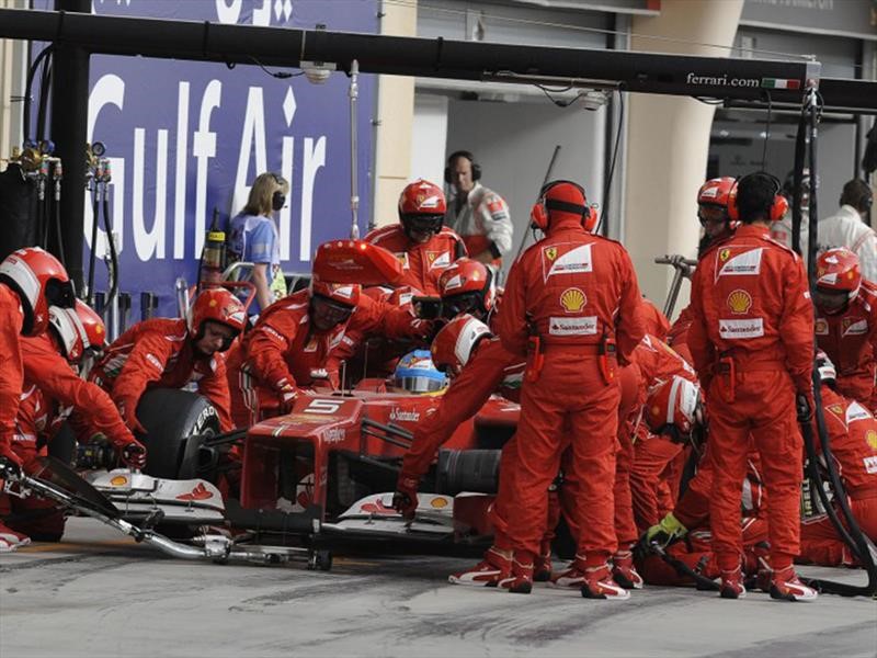 Video: Ferrari y un cambio de neumáticos muy veloz