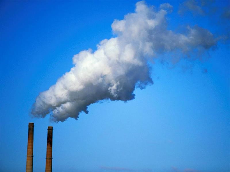 Científicos encuentran la forma de transformar CO2 en etanol